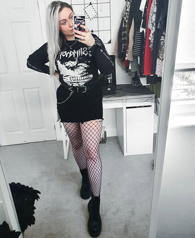 Get The Best Selection Of Women's Rock Tops Online!